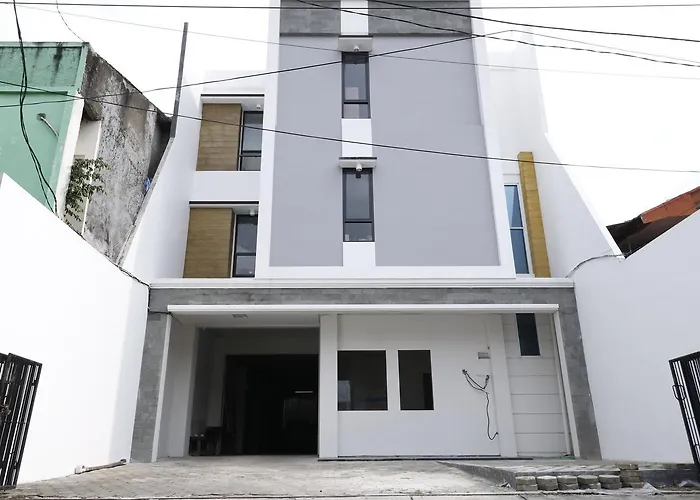Reddoorz Plus Near Mall Pondok Indah Jakarta